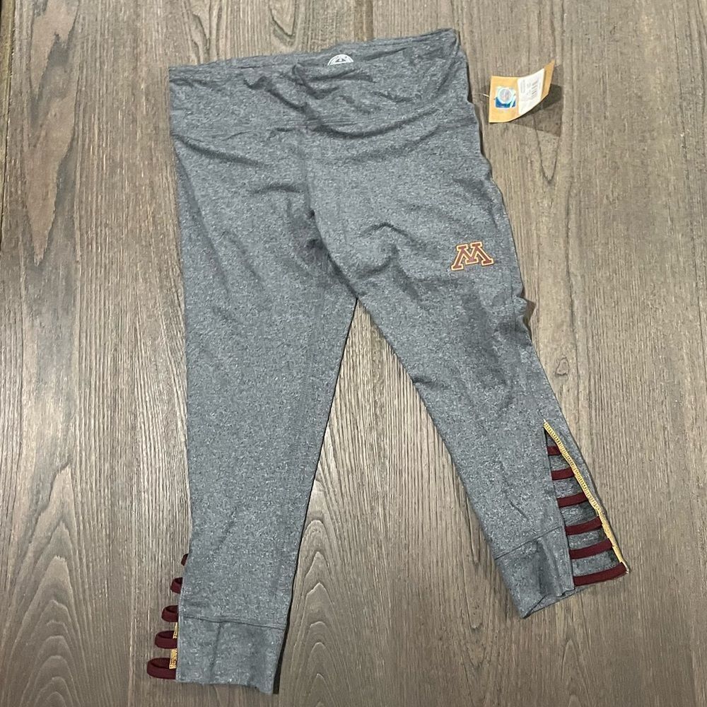 NWT University of Minnesota Grey Capri Leggings - Size Small